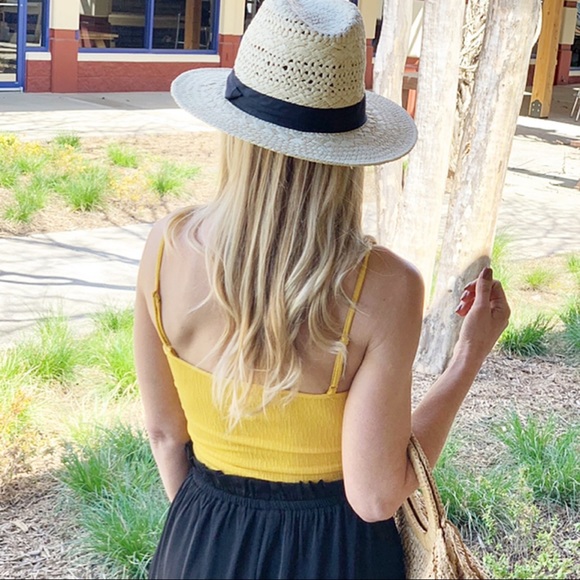 ✨LAST ONE✨Yellow twist front cropped tank - Picture 3 of 8